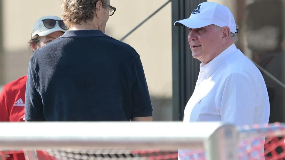 Hoeneß lacht über Real-Madrid-Gerüchte und stärkt Eberl den Rücken