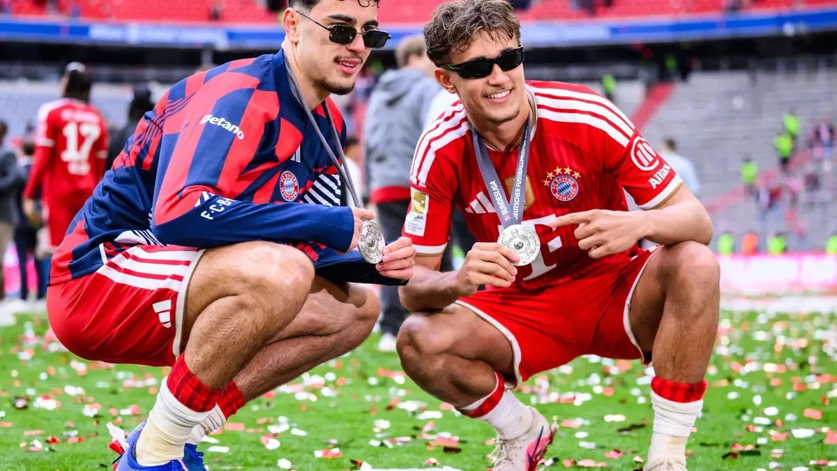 Trikots von Bischof und Pavlović reißen in Asien weg